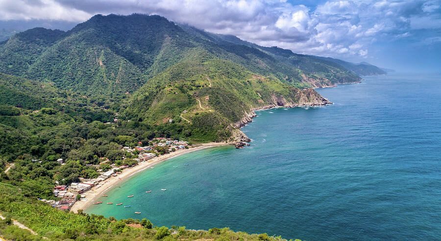 aerial-view-of-chichiriviche-de-la-costa-coastline-vargas-state-venezuela-alberto-pomares aerial-view-of-chichiriviche-de-la-costa-coastline-vargas-state-venezuela-alberto-pomares